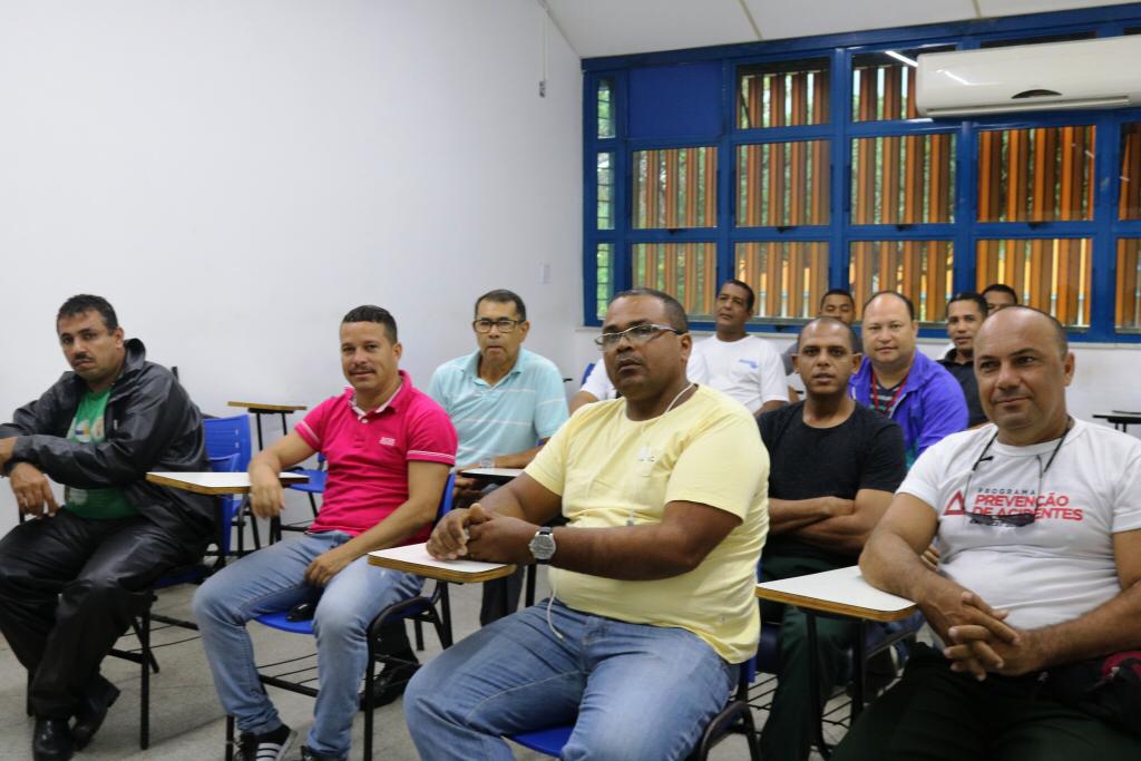 Motoristas e cobradores de ônibus participam de capacitação sobre acessibilidade no transporte público - SMTT Aracaju